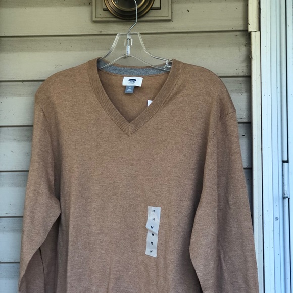 Old navy tan sweater for men - Picture 4 of 5